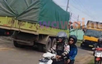 Jalan Desa Taman Bogo Dihajar Truk ‘Monster’ 8 Ton, Warga Turun Tangan Usir ODOL