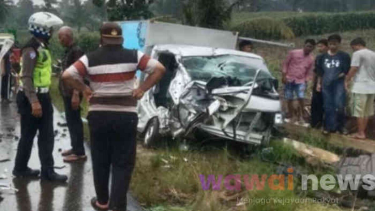 Mobil Makan Bergizi Gratis Ringsek Dihantam Truk di Lampung Timur, Sopir Tewas