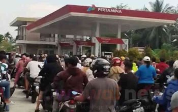 Isu BBM Naik Picu Panic Buying di Sumatera: SPBU Diserbu, Antrean Mengular hingga Jalan Raya