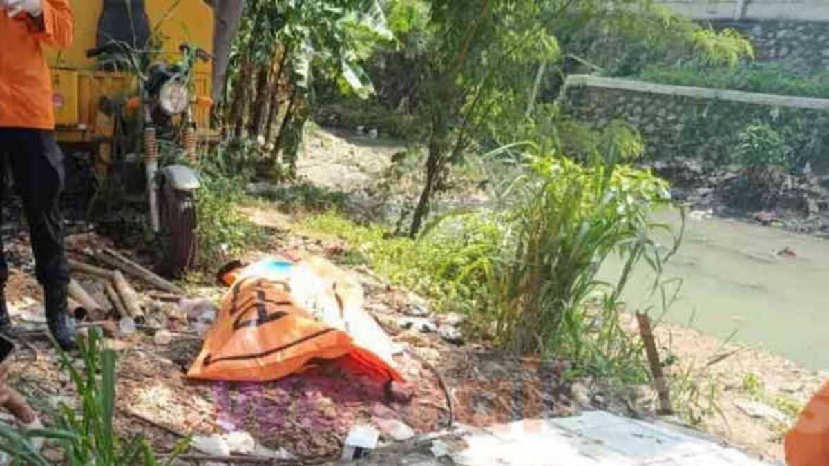 Geger! Mayat Pria Tanpa Identitas Mengambang di Kali Bancong Bekasi, Polisi Temukan HP hingga Bungkus Tramadol