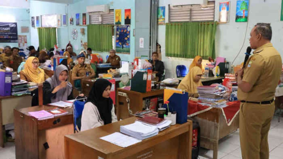 Sidak SMPN 52 Bekasi: Oknum TU Diduga Kirim Video Tak Senonoh ke Siswi, Tri Adhianto Tegas Minta Pecat!