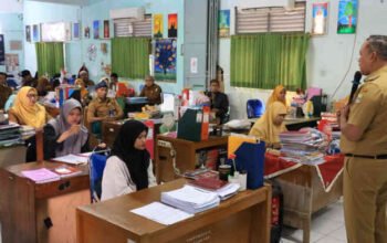 Sidak SMPN 52 Bekasi: Oknum TU Diduga Kirim Video Tak Senonoh ke Siswi, Tri Adhianto Tegas Minta Pecat!