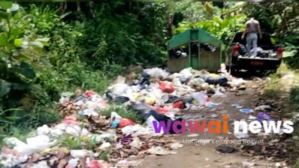 Tumpukan Sampah di Dekat Rumah Dinas Ketua DPRD Tanggamus Jadi Sorotan