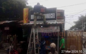 Operasi Sapu Jagat Reklame Liar Bekasi Timur: Spanduk Bandel Dicopot, yang Kadaluarsa Tak Diberi Ampun!