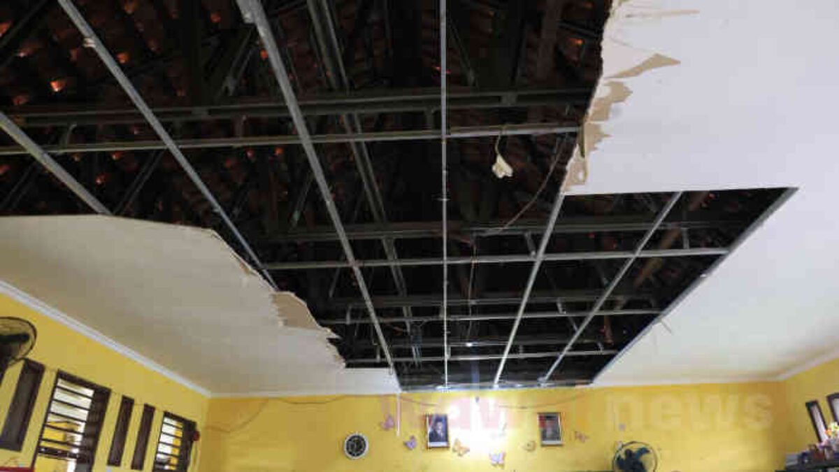 Plafon Ambruk di SDN 7 Teluk Pucung, Tri Adhianto Sidak: Pendidikan Bekasi Jangan Sampai Bocor!