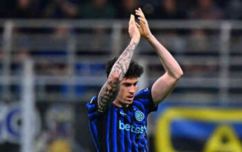 Bastoni Disorot Usai Gagal ke Piala Dunia, Dirumorkan ke Barcelona Tapi Diminta Bertahan