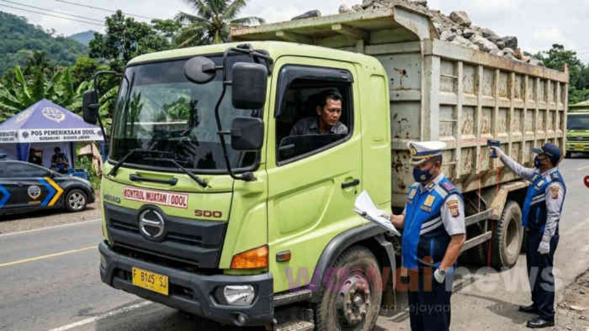 Truk Rakus Bikin Jalan Sukabumi Remuk! Dishub Jabar Siap Sikat Angkutan ODOL di Cikembar-Jampang Tengah