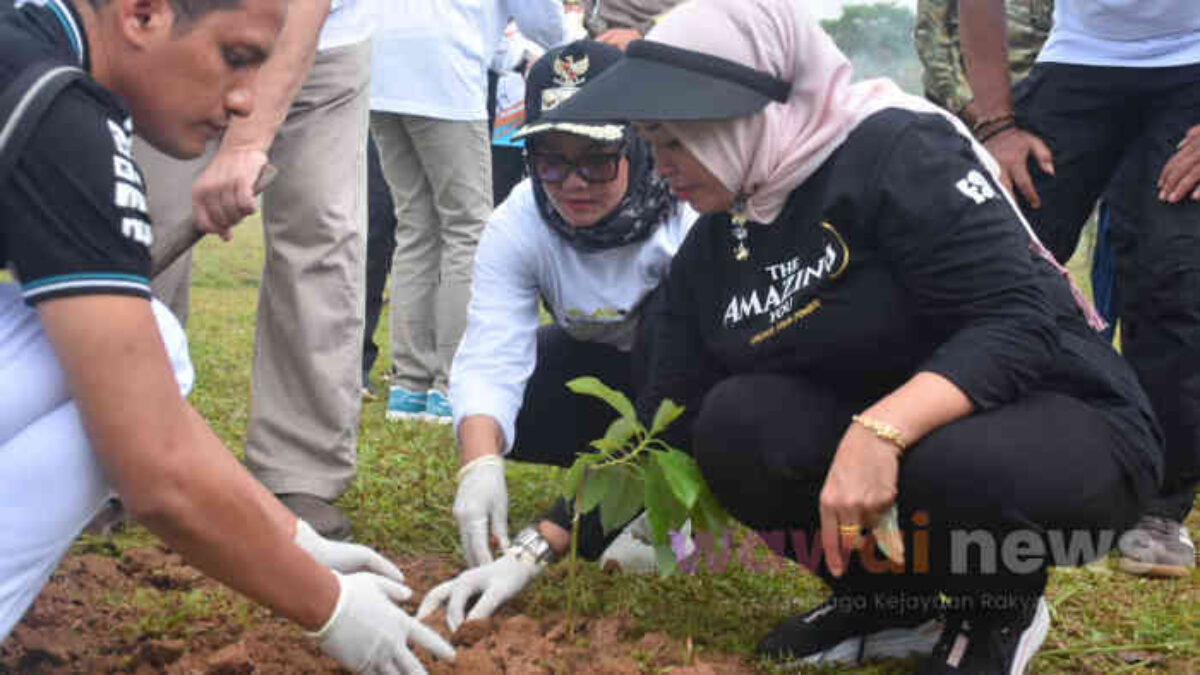 Bupati Ela Turun Tangan Pimpin Gerakan ASRI, Warga Serbu Aksi Bersih Massal
