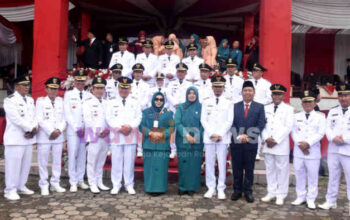 HEBOH! Camat di Tanggamus Pakai Topi Berlogo Daerah Saat Upacara HUT, Garuda ‘Hilang’ dari Atribut Pejabat?