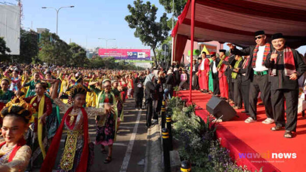 “Hari Tari Sedunia ‘Mengguncang’ Bekasi: Ribuan Penari Kuasai CFD, Ronggeng Nyentrik Jadi Bintang”