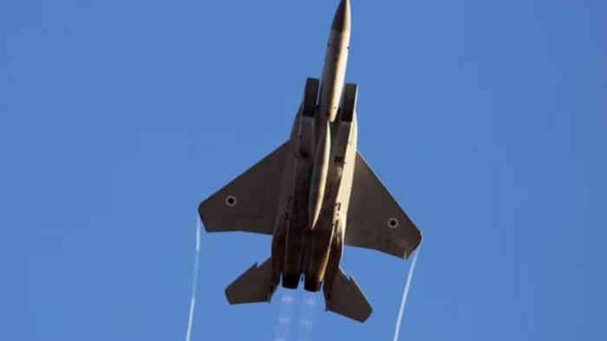 Jet Tempur AS Berjatuhan di Iran: F-15 Diklaim Ditembak, Pilot Hilang, Trump Santai Bilang “Ini Perang”