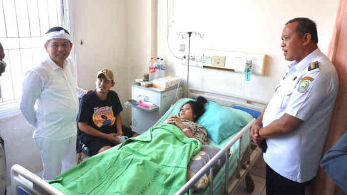 Tri Adhianto Dampingi KDM Jenguk Korban Kecelakaan Kereta, Pastikan Perawatan Maksimal dan BPJS Aktif