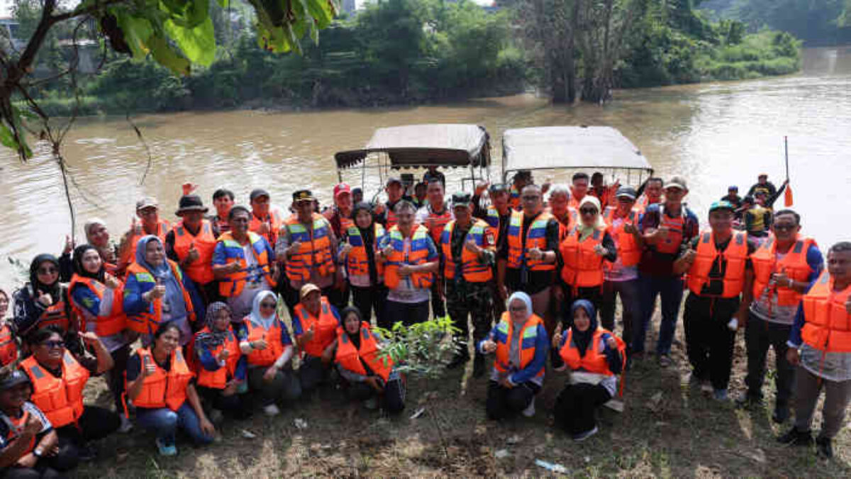 Susur Sungai hingga Tanam Pohon, Wawali Bekasi Ajak Warga Masyarakat Lebih Peduli Lingkungan