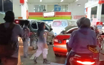 Isu BBM Naik 1 April Bikin Bekasi Timur ‘Macet Total’: Antrean SPBU Mengular, Warga Panik Full Tank
