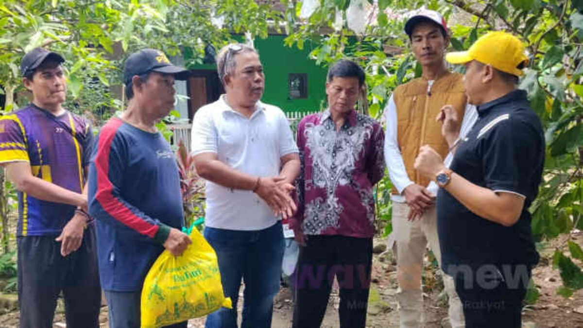 Anggota Dewan Fraksi Golkar Sambangi Warga Terdampak Kebakaran SPBE Cimuning