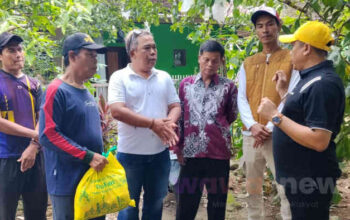 Anggota Dewan Fraksi Golkar Sambangi Warga Terdampak Kebakaran SPBE Cimuning