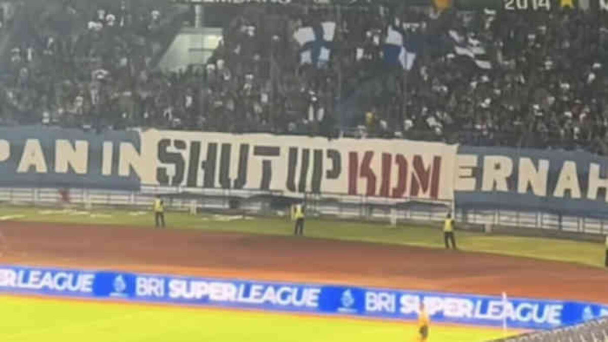 Spanduk ‘Shut Up KDM’ di GBLA: Dedi Mulyadi Bantah Politisasi Persib Bandung