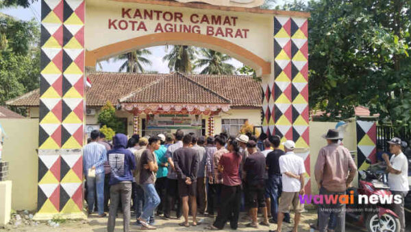 Tuntut Pembangunan Gedung KDMP Kandang Besi Dihentikan, Warga Negara Batin Geruduk Kantor Kecamatan