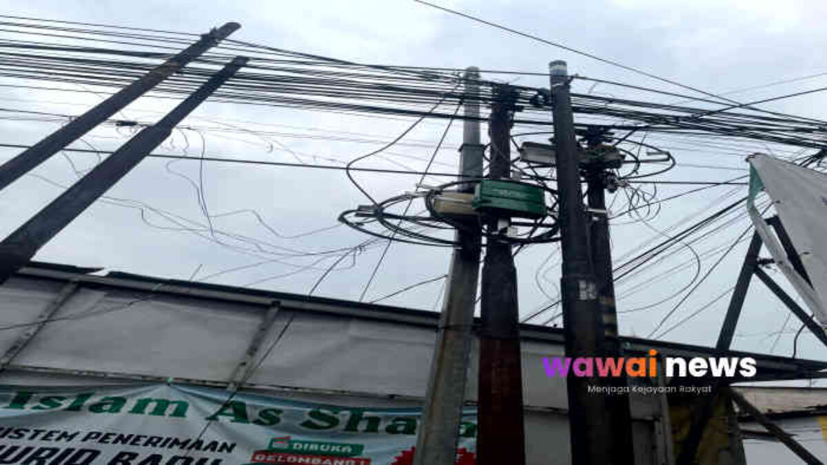 Kabel Semrawut Kuasai Langit Jatiasih, Warga Jatirasa Khawatir Makan Korban