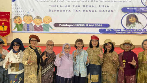 Sekolah Lansia Bekasi Naik Kelas: Wiwiek Hargono Soroti “Grey Divorce” dan Kunci Harmoni di Usia Senja