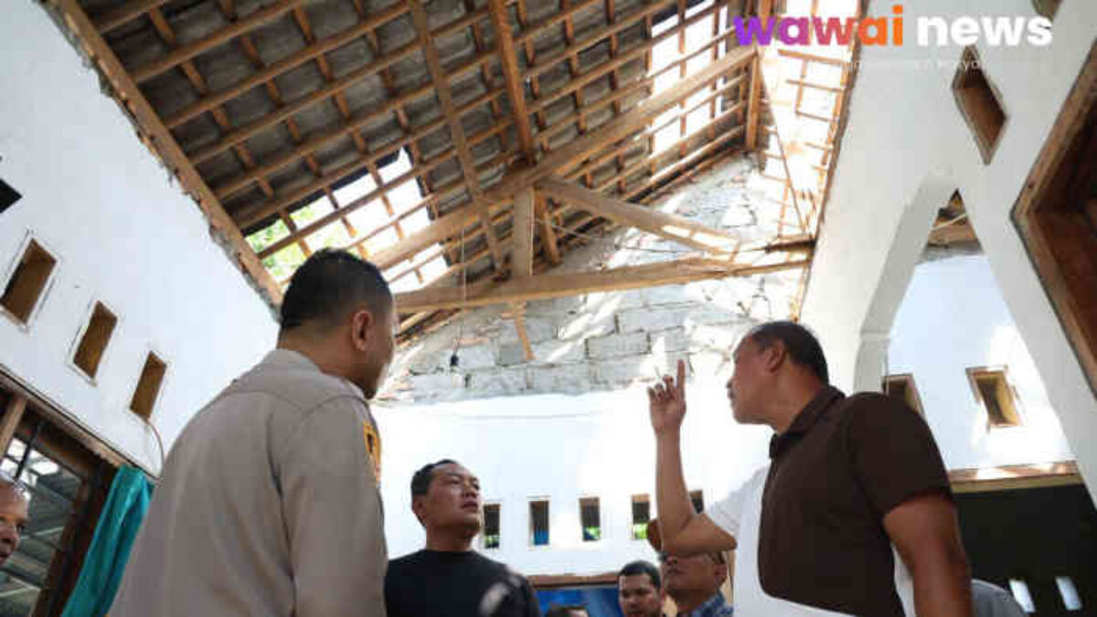 Tri Adhianto Gerak Cepat Tangani Dampak Hujan Angin di Jatiasih, Bantuan Hingga Rp15 Juta untuk Rumah Rusak