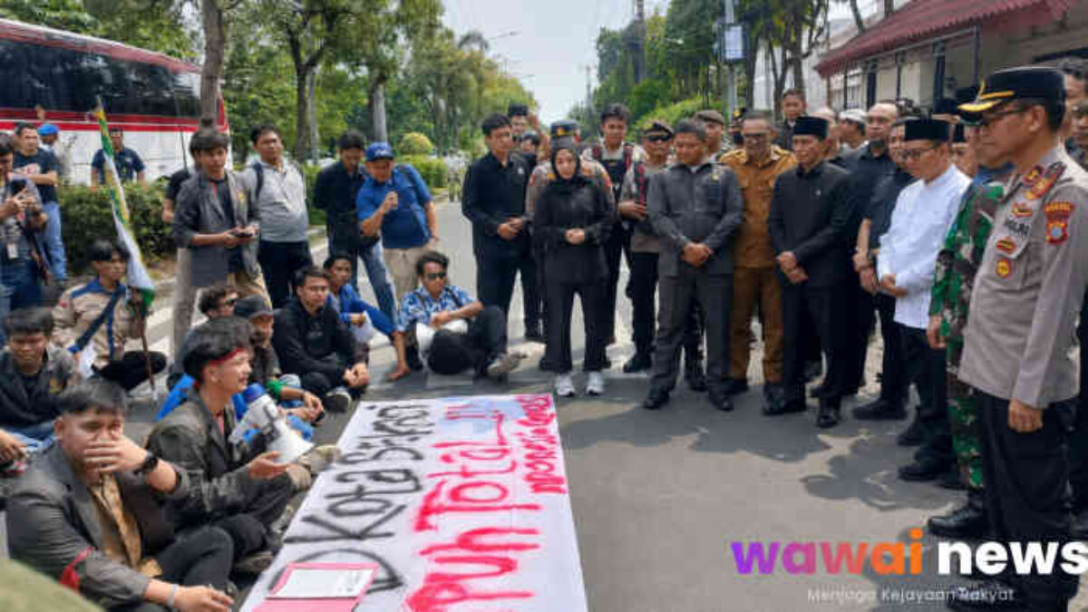 Aksi di DPRD Kota Bekasi, Mahasiswa Singgung BBM, MBG hingga Pengangguran yang Tak Kunjung Usai