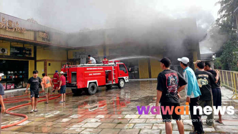 Diduga Korsleting Listrik, Toko Diamon Berkah di Wonosobo Ludes Terbakar, Kerugian Ditaksir Capai Rp1 Miliar