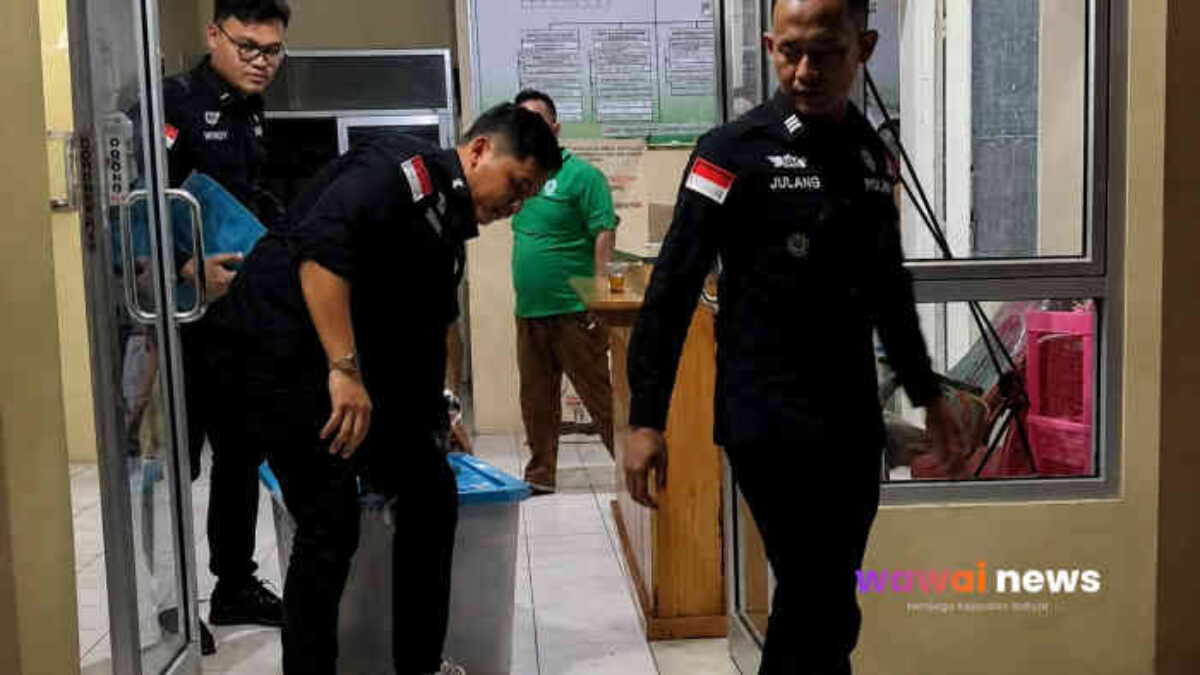Kejari Boyong Berkas Proyek Jalan Rabat Beton Rp24 Miliar dari Penggeledahan Kantor DLHPPKP Lampung Timur