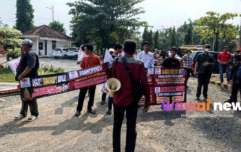 Pinjaman Rp100 Miliar hingga Dugaan Korupsi Jadi Sorotan, Massa Kepung Kantor Bupati Lamteng