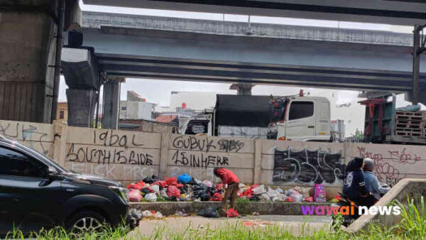 Sampah di Bawah Tol MBZ: Ketika Bekasi Punya “Destinasi Wisata Aroma” di Tengah Kota