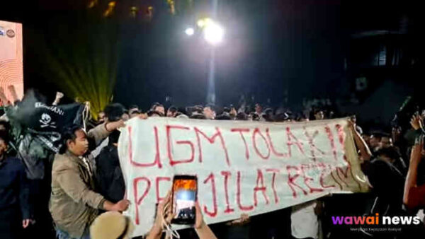 UGM Membara! Menteri Dikepung Mahasiswa, Budiman Sudjatmiko Diteriaki Pengkhianat hingga Diduga Kabur Lewat Pintu Belakang
