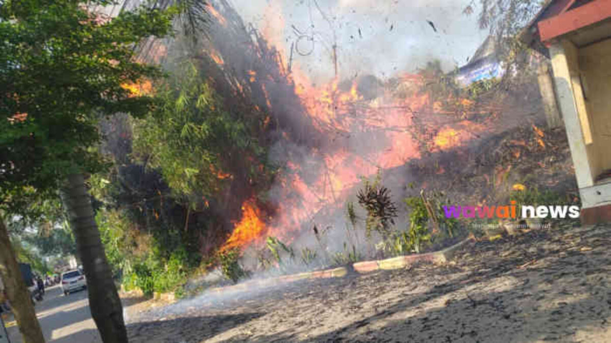 Bambu Terbakar, Warga Terbakar Emosi! Pembakaran Sampah Berulang di Jatiasih Nyaris Lahap Permukiman, Damkar Kembali Turun Tangan