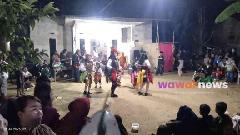 Hajatan di Sukajaya Berubah Jadi Pesta Rakyat, Kuda Lumping Bikin Warga Tumpah Ruah