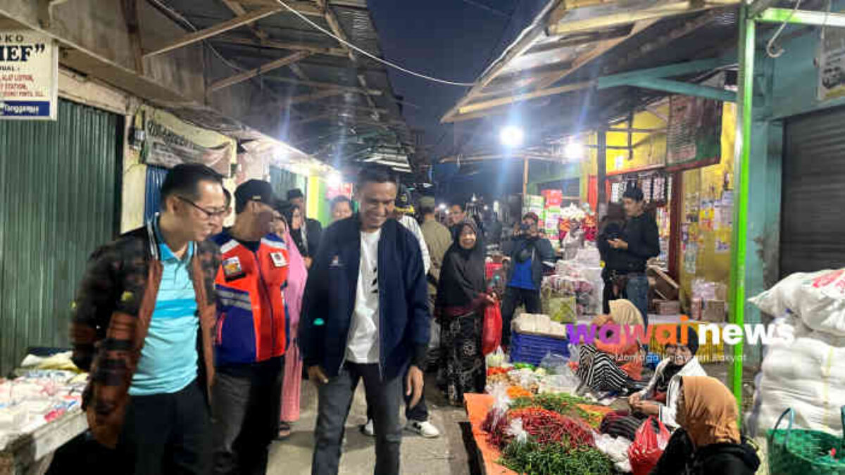 Pedagang Hamparan Mulai Tinggalkan Bahu Jalan, Wabup Tanggamus Turun Pagi Buta Pantau Penataan Pasar Gisting