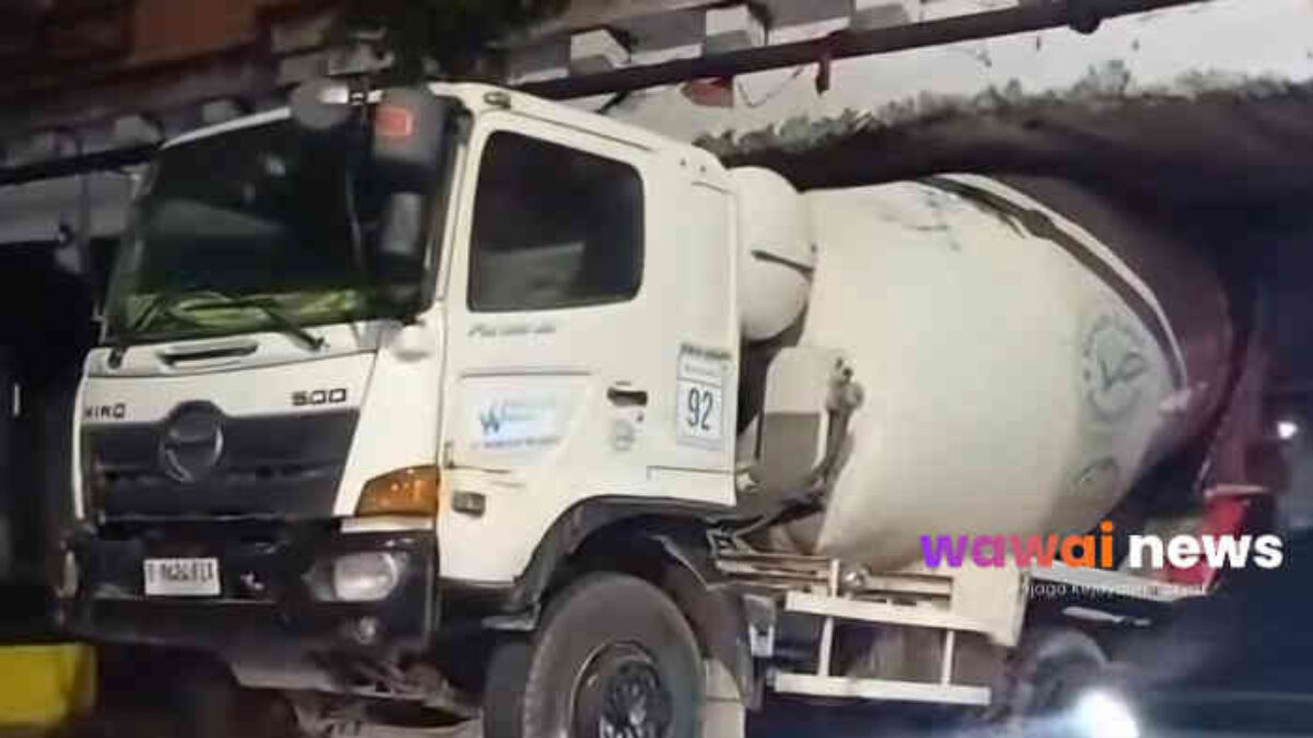 Main HP Saat Nyetir, JPO Matraman Jadi Korban! Pramono Anung Minta SIM Sopir Truk Dicabut