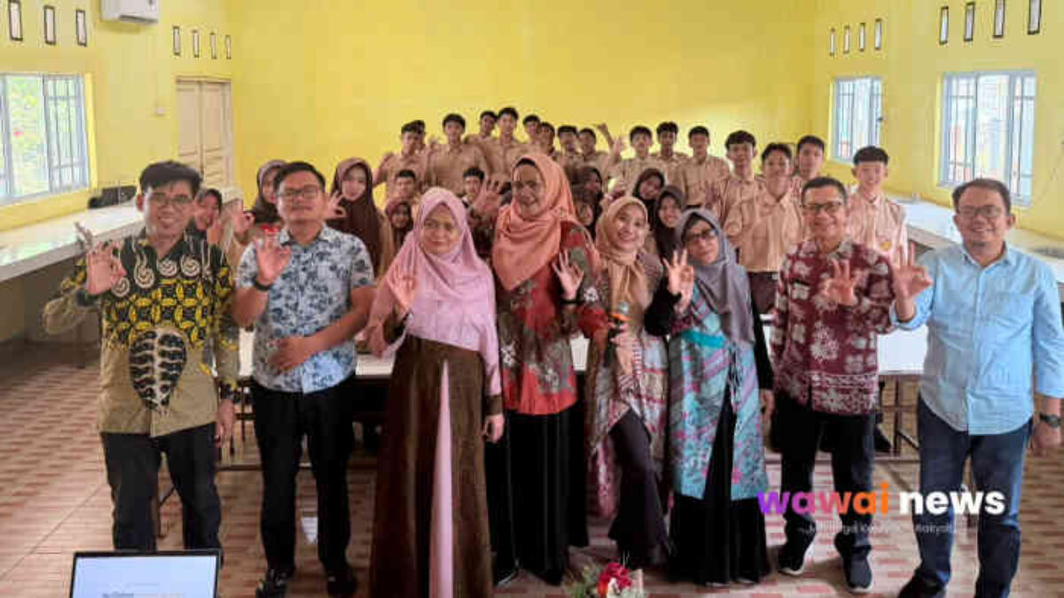 Dr Zaitun Kenalkan Air Dohot, Minuman Khas Kerajaan Melayu, ke Siswa SMAN 1 Teluk Bintan