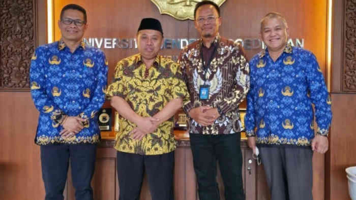 OTT KPK Guncang Unsoed: Rektor Akhmad Sodiq dan 2 Wakil Rektor Diamankan, Dugaan Suap PMB Dibongkar