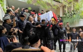Tangis Mengiringi Perjalanan Terakhir Guruh Soekarnoputra, Dimakamkan di Samping Ibunda Fatmawati