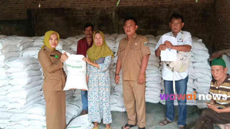 Beras Bansos 30 Kg Turun, Operator Desa Gunung Raya Diibaratkan “Mepam Taluy Matah”