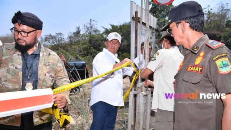 Tambang Ditutup, Jalan Provinsi Jadi Korban: Jabar Setop PT Mas Putih Belitung di Karawang