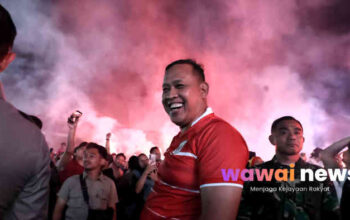 Nobar Timnas di Plaza Patriot, Tri Adhianto Bagikan Doorprize ke Warga Bekasi