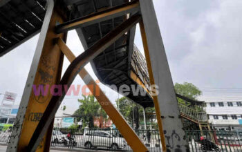 Ditabrak Ekskavator, JPO Depan Grand Mall Bekasi Dibongkar Permanen!
