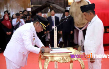 Lantik Bupati Bekasi, KDM Desak Jalan Mulus, Sekolah Gratis hingga Dokter ke Rumah Warga