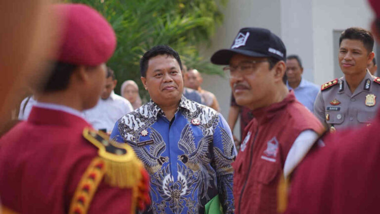 Bukan Sekadar Sekolah Gratis! Mensos Gus Ipul Lihat Siswa Sekolah Rakyat Bekasi Sulap Barang Bekas Jadi Karya Kreatif