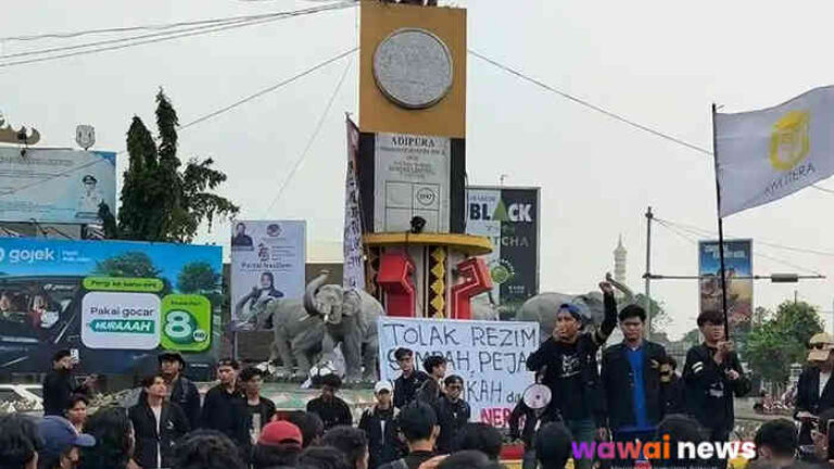 Mahasiswa Itera Geruduk Tugu Adipura, Desak Status Bencana Nasional dan Berantas KKN